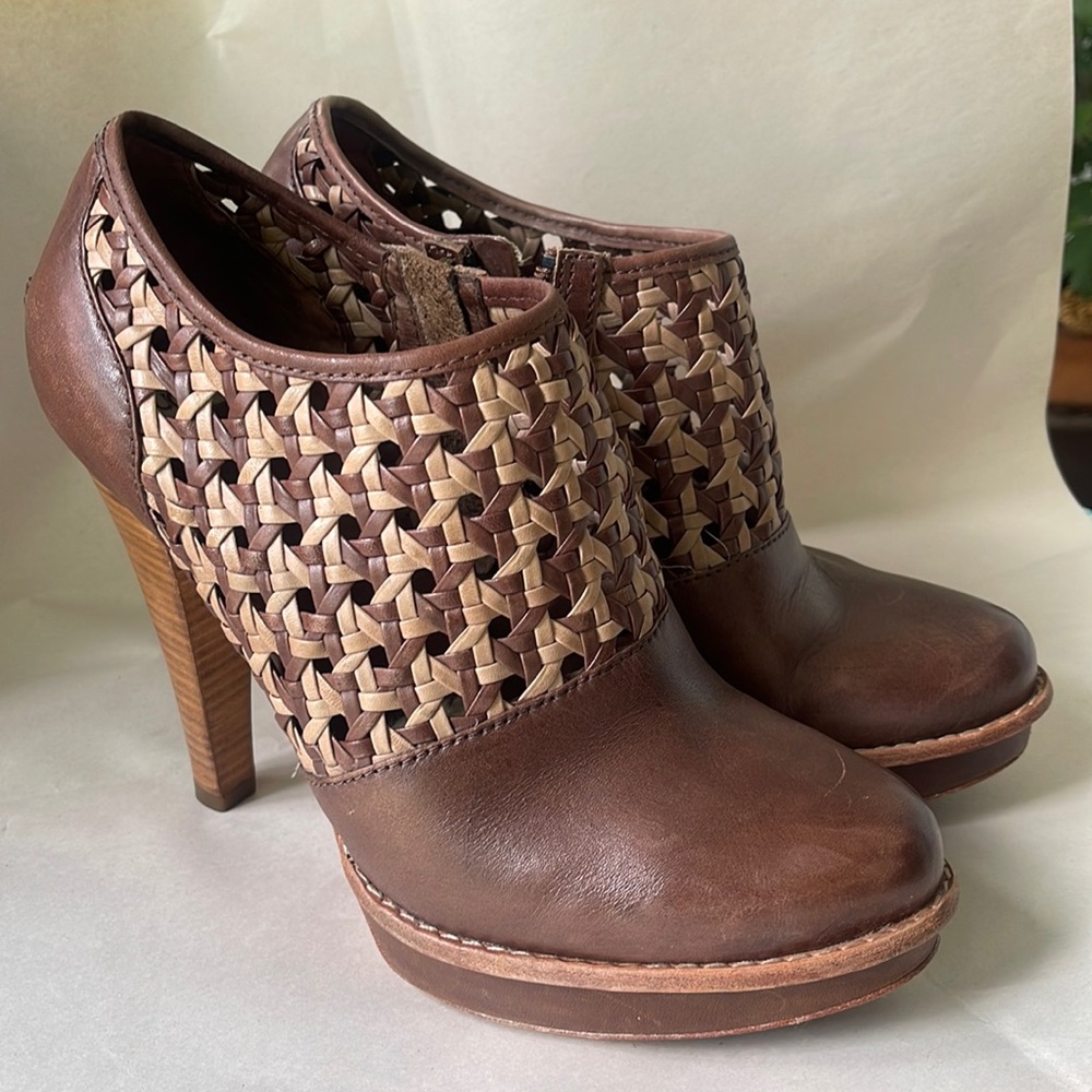 Ugg Platform/High Heels Leather Booties